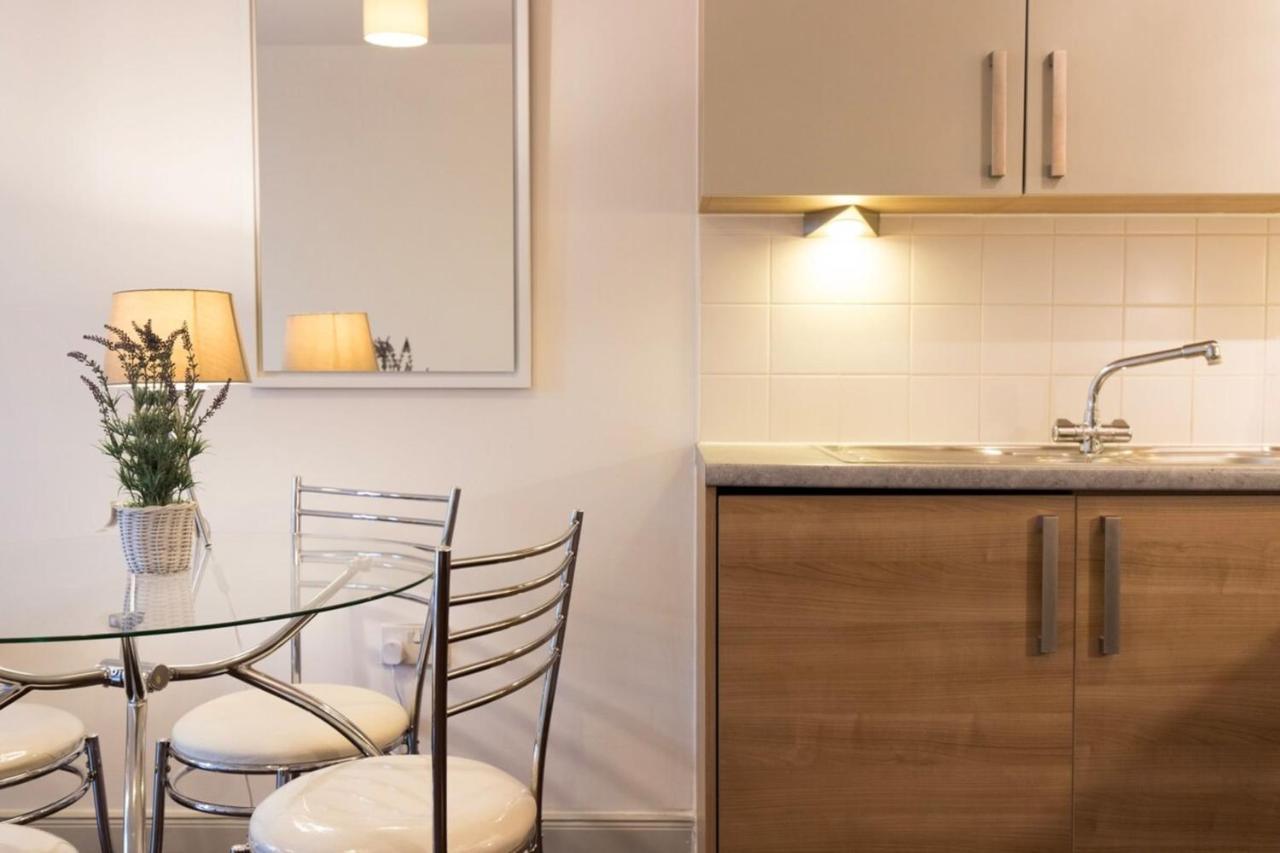 Beautiful 2 Bedroom Property In Borough London Bagian luar foto